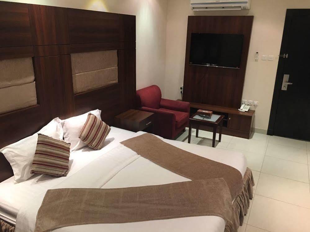Baron Palace - Almasif Hotel Apartments ริยาดห์ ภายนอก รูปภาพ
