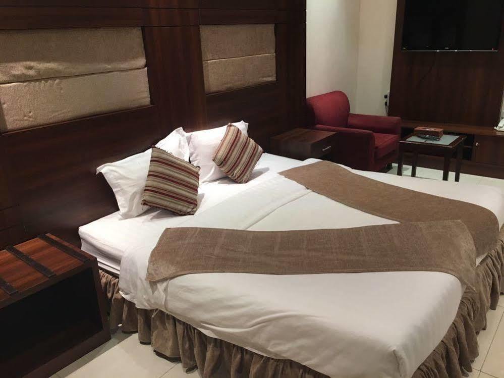 Baron Palace - Almasif Hotel Apartments ริยาดห์ ภายนอก รูปภาพ